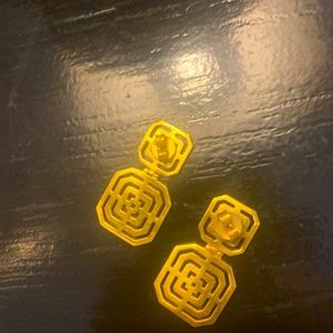 Julie Vos  gold earrings!